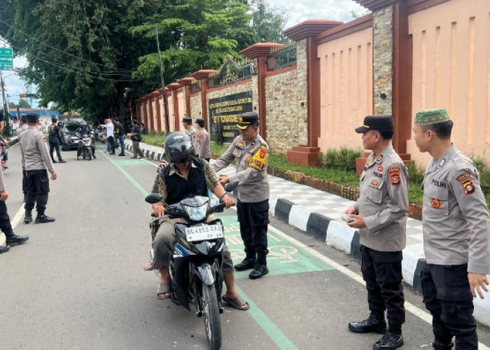 Polres Muara Enim Gelar Pembagian Takjil di Bulan Ramadan