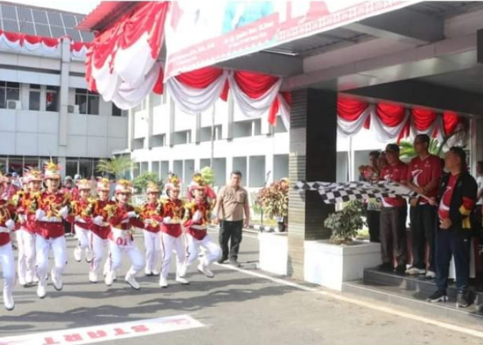 Pj Bupati Muara Enim Lepas Peserta Lomba Gerak Jalan Indah