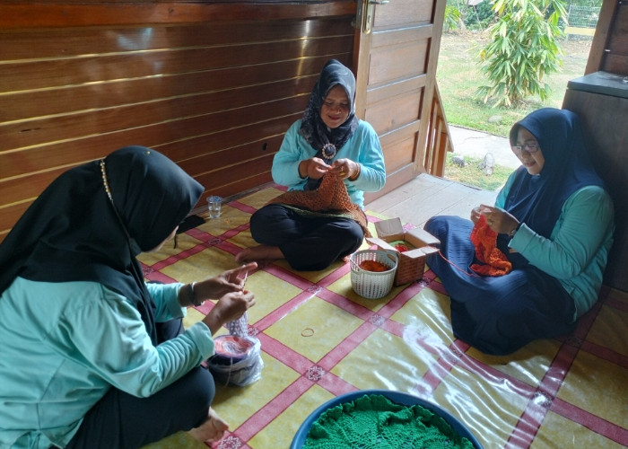 Cerita Usaha Kerajinan Rajut Binaan PT Bukit Asam, dari Hobi Jadi Cuan