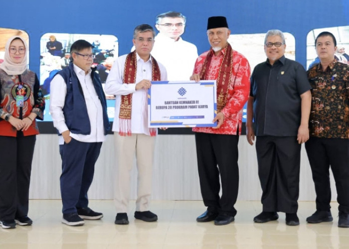 Kemnaker Salurkan Bantuan Rp30,3 Miliar untuk Pemulihan Ekonomi Sumbar