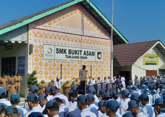 Bhabinkamtibmas Polsek Lawang Kidul Ajak Siswa Berprestasi dan Berbudi Luhur