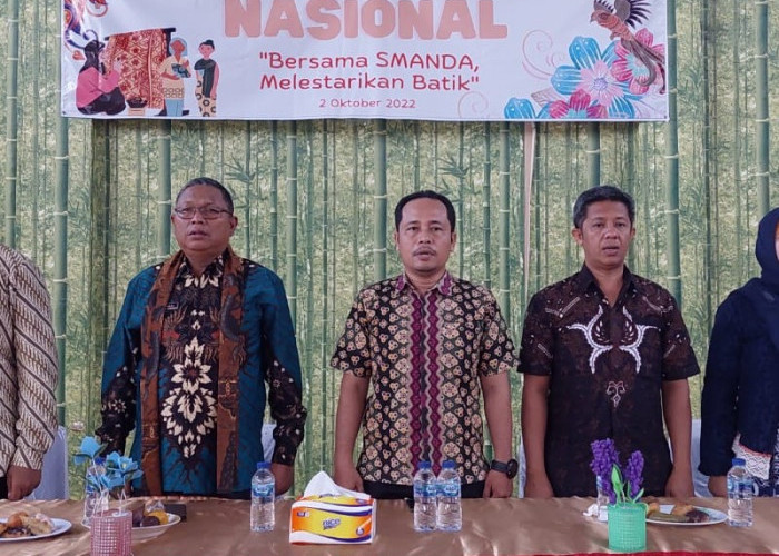 Peringati Hari Batik Nasional, SMAN 2 Rujukan Muara Enim Gelar Lomba Fashion Show dan Lukis Batik