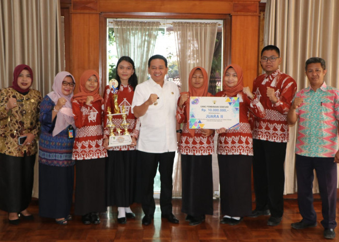 Pj Bupati Kurniawan Apresiasi Pelajar Muara Enim Sabet Juara 2 Lomba Kadarkum se-Sumsel