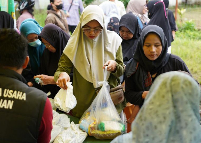 Ratusan Warga Tanjung Enim Serbu Sembako Murah