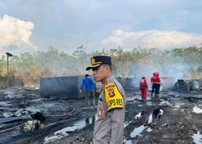 Polisi Amankan Pemilik Gudang Penimbunan BBM Ilegal di Muara Enim Sumsel yang Terbakar