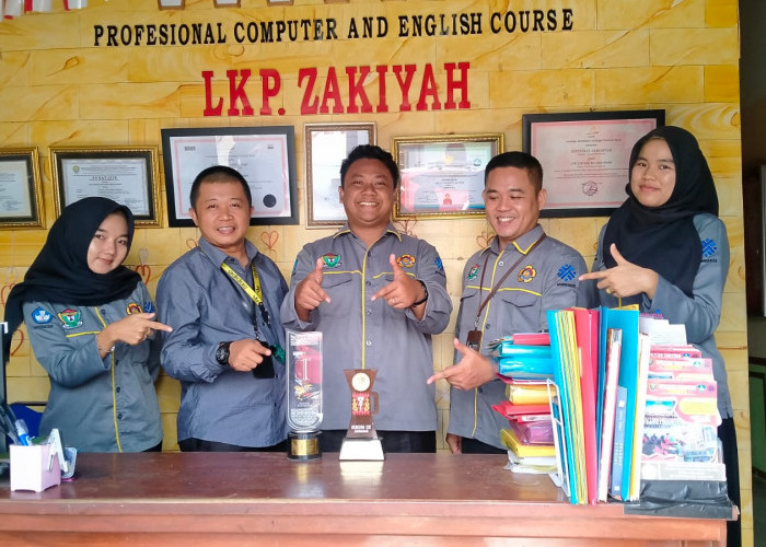 Selamat! Instruktur LKP Zakiyah Muara Enim Raih Juara III Nasional Pada KKIN Bidang Desain Grafis