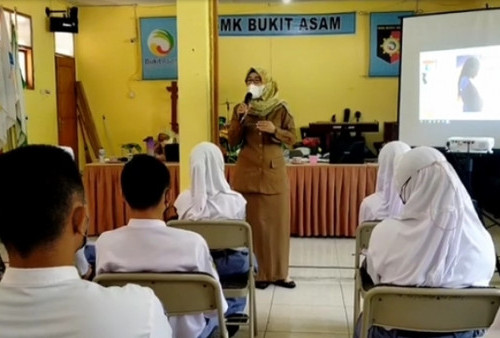 Puskesmas Tanjung Enim Bina Kader Kesehatan SMK Bukit Asam