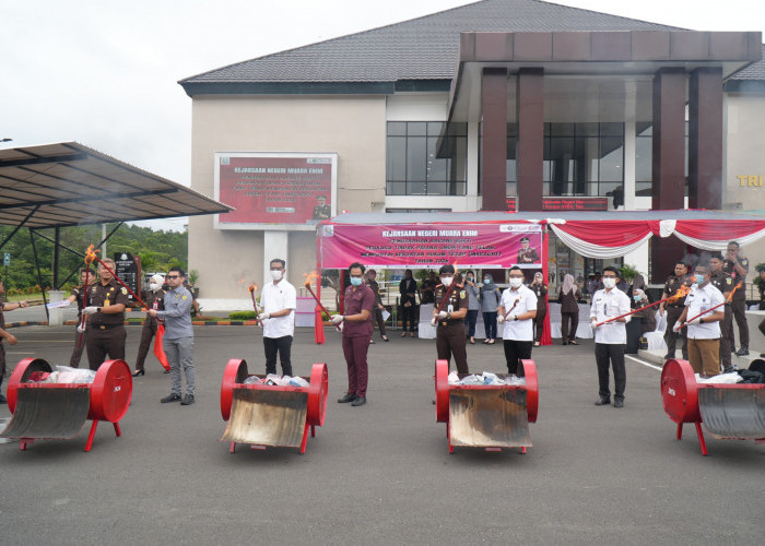 Kejari Muara Enim Musnahkan Ratusan Gram Barang Bukti Narkotika