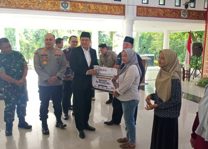 Bupati Edison Luncurkan Program UMKM Baznas MEMBARA Berupa Bantuan Modal Usaha kepada 200 Mustahik