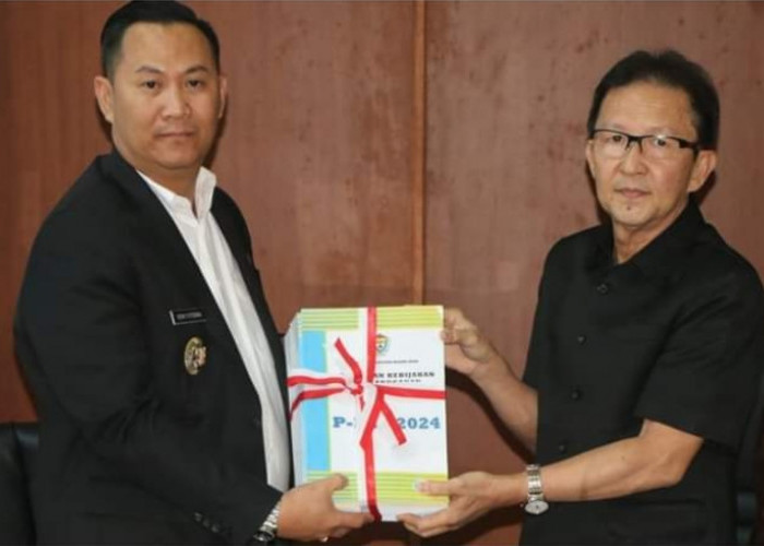 Pj Bupati Muara Enim Serahkan Dokumen Rancangan Perubahan KUA dan PPAS Tahun 2024