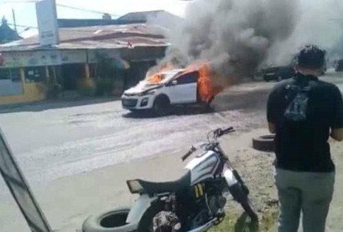 Usai Isi BBM, Mobil Mewah Ini Terbakar