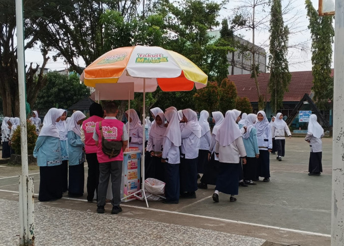 Edukasi Siswa Berolahraga untuk Kebersihan