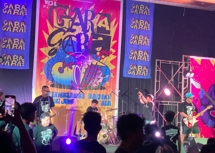 Datang ke Muara Enim, Panglima Semut Api 'The Rang Rang' Buat Massa Kerubungi Gedung Lima Putri