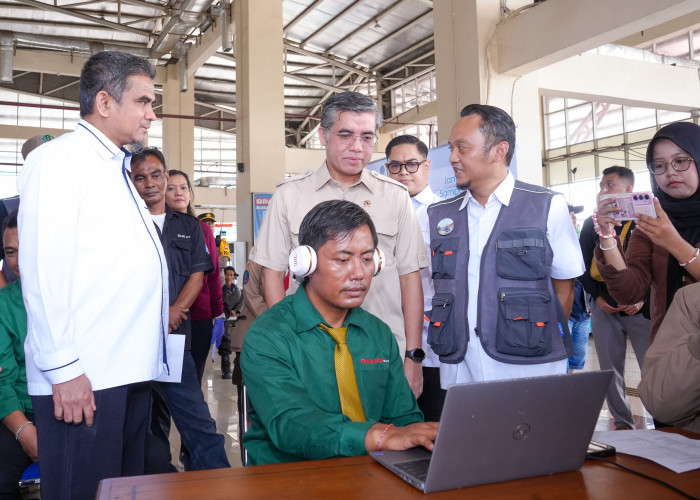 Menaker Yassierli Tinjau Posko Peduli K3 Mudik, Pastikan Awak Angkutan Sehat demi Mudik Aman