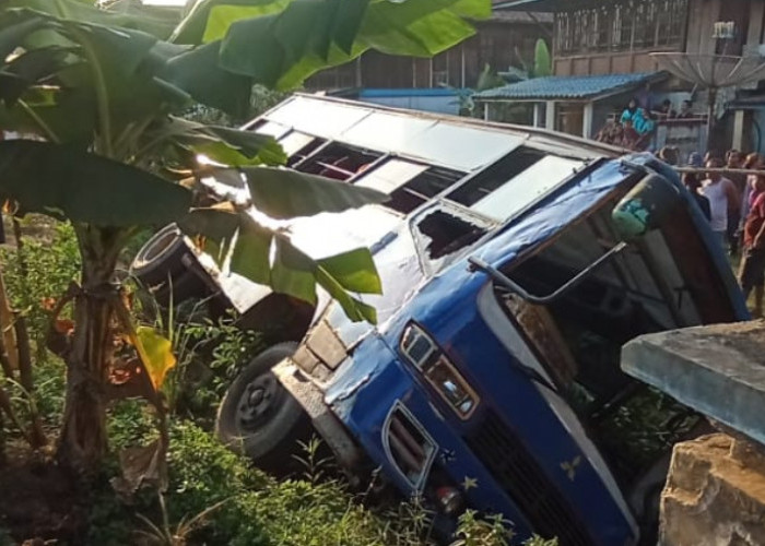 Bus Lubex di Muara Enim Terguling Dihantam Truk, 6 Penumpang Alami Luka-luka