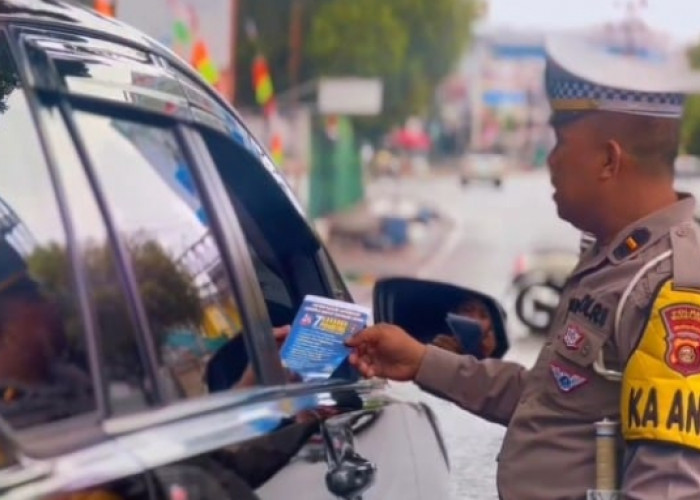 Operasi Zebra Musi 2025 di Muara Enim: Tak Hanya Menindak, Polisi juga Bagikan Brosur Edukatif