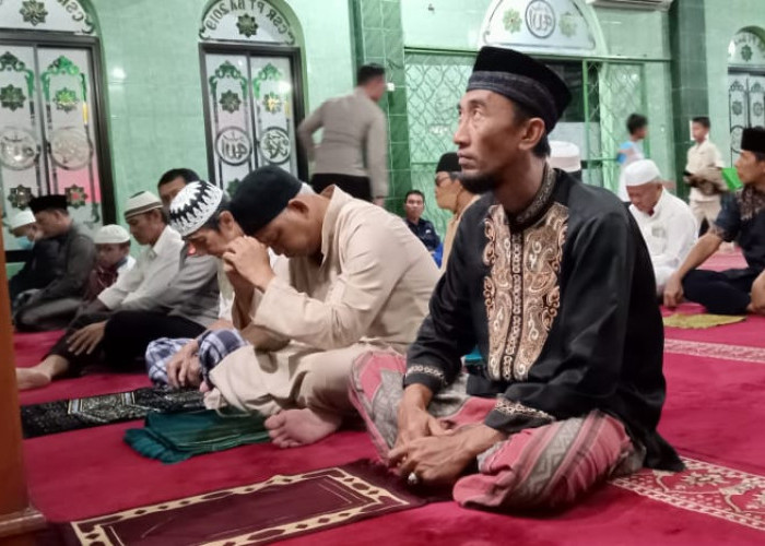 Masjid AT Taqwa Muara Enim Gelar Salat Gerhana Bulan