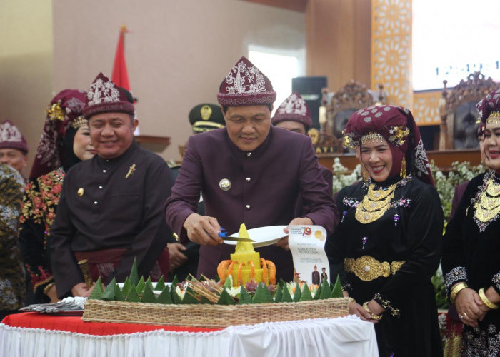 Bupati Edison dan Wabup Sumarni Hadiri Rapat Paripurna Istimewa Peringati Hari Jadi Kabupaten Muara Enim ke-79