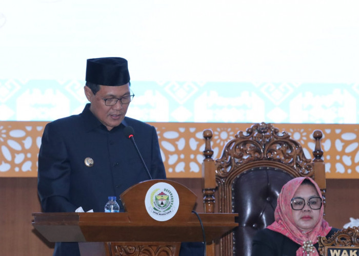 Bupati Jawab Pandangan Fraksi Soal 3 Raperda Strategis
