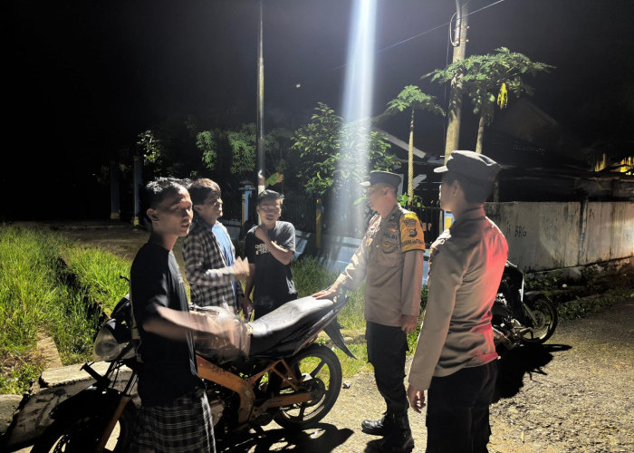 Antisipasi 3C, Polsek Lubai Edukasi Remaja yang Sedang Nongkrong
