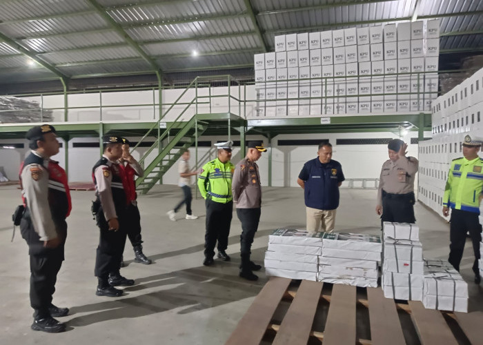 Pilkada Serentak 2024, Kabag Ops Polres Muara Enim Periksa Pengamanan Gudang Logistik KPU