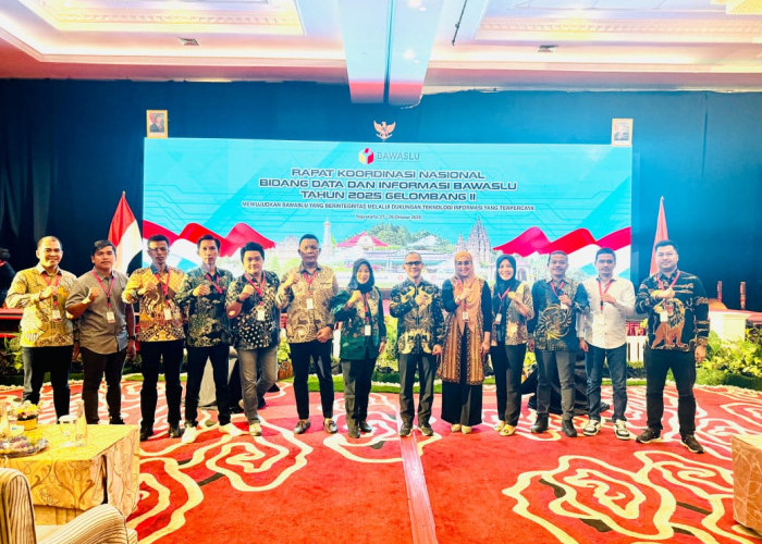 Bawaslu Muara Enim Raih Predikat Informatif