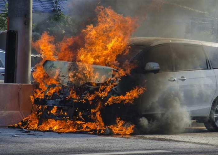 Cegah Mobil Terbakar Karena Korsleting Listrik, Ini Tipsnya