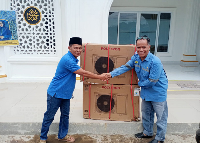 CSR PT BAS Titan Group Peduli Bantu Alat Pendingin AC Untuk Masjid Al Barokah Desa Pulau Panggung