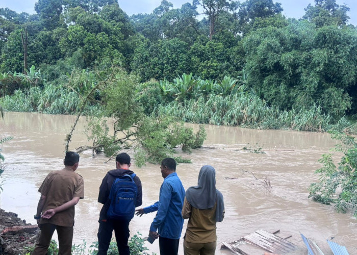 Rumah Warga Muara Enim Ini Sebagian Ambruk Tergerus Sungai Enim