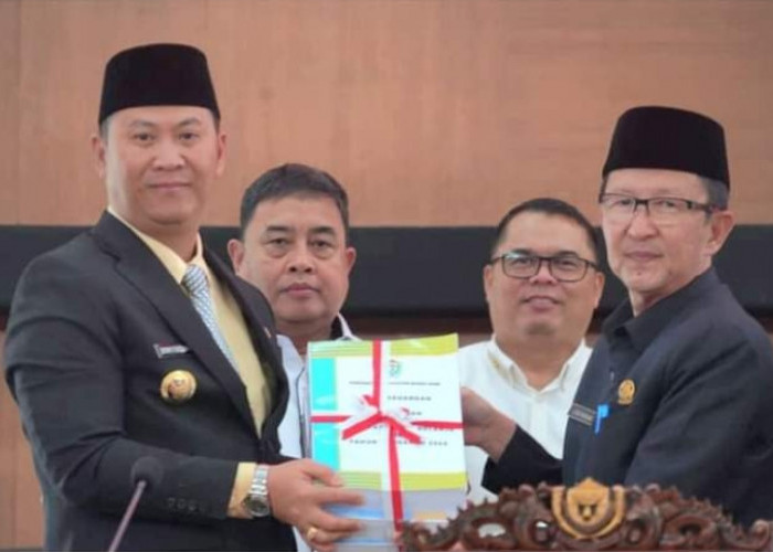 Pj Bupati Muara Enim Sampaikan Jawaban Pandum Fraksi DPRD Terhadap Raperda Perubahan APBD