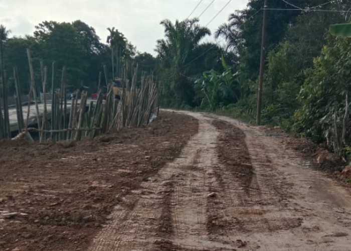 Jalan Desa Kasai Kini Sudah Bisa Dilintasi Kendaraan