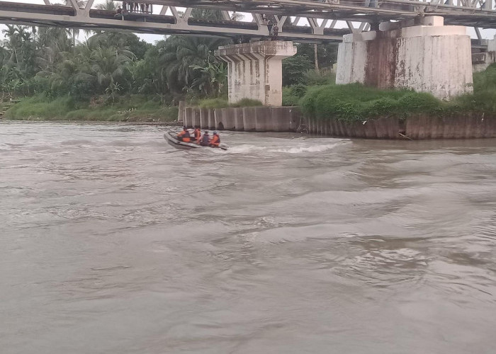 Tak Bisa Berenang, Pelajar SMP Hanyut Tenggelam di Sungai Enim