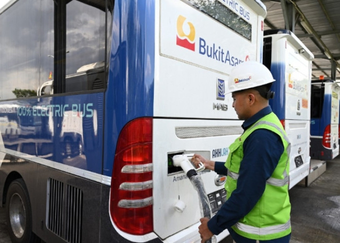 Kurangi Emisi, PT Bukit Asam Operasikan Hybrid Dump Truk hingga Bus Listrik