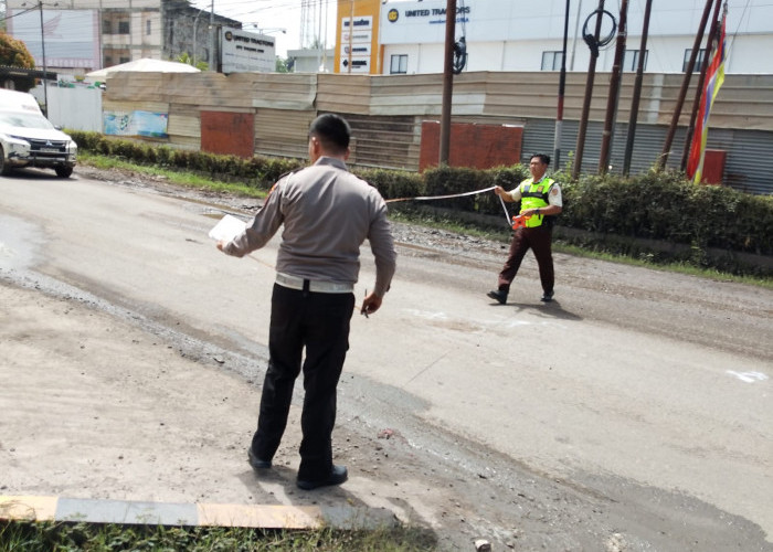 Gagal Nyalip, Pengendara Sepeda Motor di Muara Enim Luka Berat Terlindas Truk Fuso