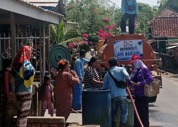 PT TeL Salurkan Bantuan Air Bersih bagi Desa Terdampak Musim Kemarau