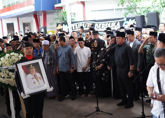 Gubernur Herman Deru Lepas Jenazah Alex Noerdin Secara Kedinasan, Sumsel Berduka