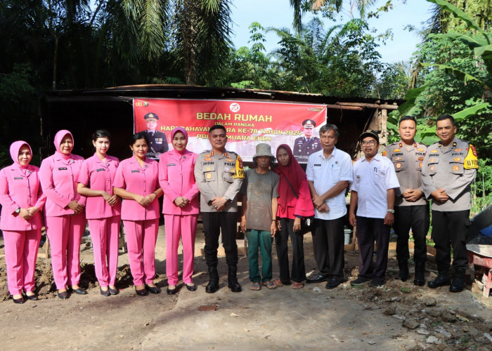 Polres Muara Enim Bedah Rumah Warga Desa Harapan Jaya
