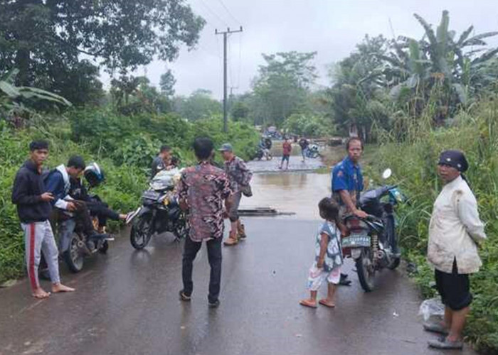 Jalan Alternatif Banjir, Arus Lalu Lintas PALI Menuju Musi Rawas Terganggu