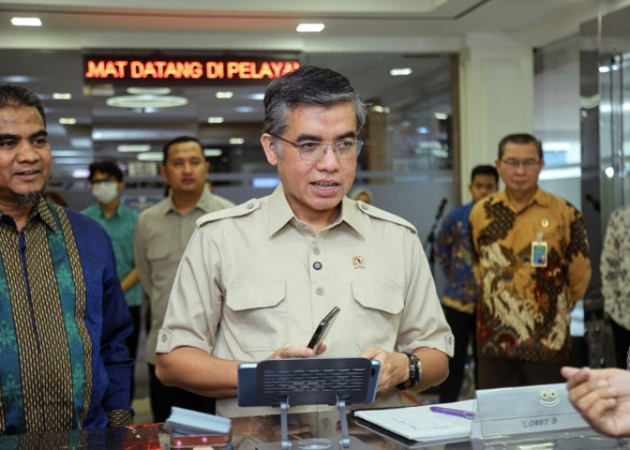 Menaker Tinjau Posko THR dan BHR Keagamaan 2026, Pastikan Hak Pekerja Terlindungi Jelang Lebaran