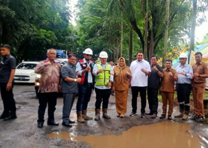 Wakil Bupati Muara Enim Tinjau Jalan Rusak Dalam Kota, PT DBU Diminta Segera Memperbaikinya