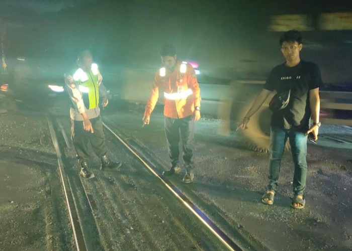 Terobos Palang Kereta di Gelumbang, Pengendara Motor Tewas Tertabrak KA Bukit Serelo