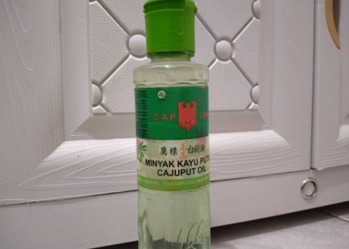 Rambut Hitam Tanpa Uban, Cukup Gunakan Minyak Kayu Putih Cap Lang