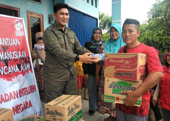 Warga Muara Enim Terdampak Banjir Mendapat Bantuan Sembako dari BINDA Sumatera Selatan