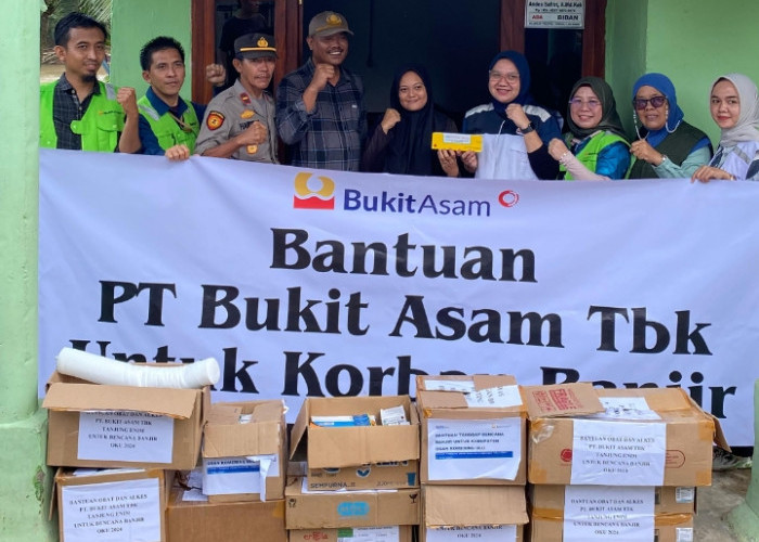 PT Bukit Asam Salurkan Bantuan untuk Korban Banjir di Desa Ulak Pandan OKU