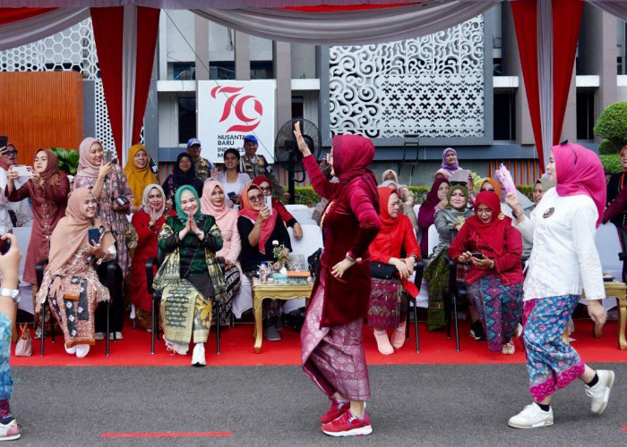 Peringati Hari Ibu 2024, Dharma Wanita Persatuan Sumsel Gelar Parade Kebaya