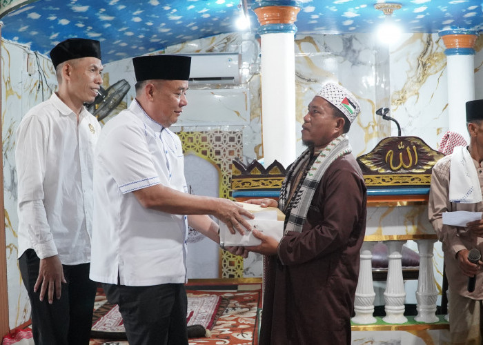 Wagub Sumsel Apresiasi Kekompakan Warga Kepur, Serahkan Bantuan untuk Masjid dan Masyarakat