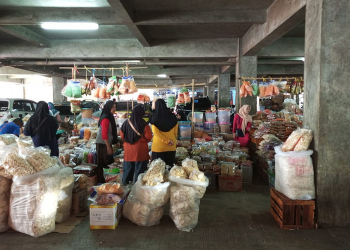 Berkah Lebaran, Pedagang Kue Musiman di Muara Enim Raup Cuan