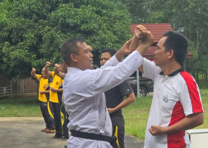 Tingkatkan Keterampilan Personel, Polsek Rambang Gelar Latihan Beladiri Polri