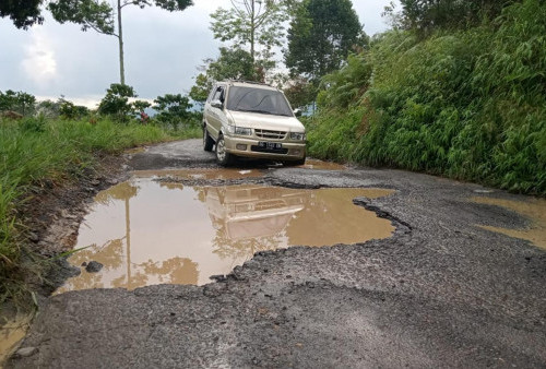 Jalan Provinsi dan Kabupaten Menuju Semende ‘Babak Belur’