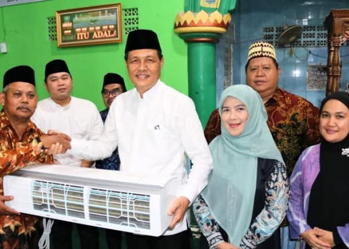 Bupati Muara Enim Awali Safari Ramadan ke Desa Harapan Jaya, Bantu 2 Unit AC dan Serap Aspirasi Warga